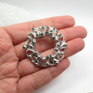 Vintage Silvertone Wreath circle brooch